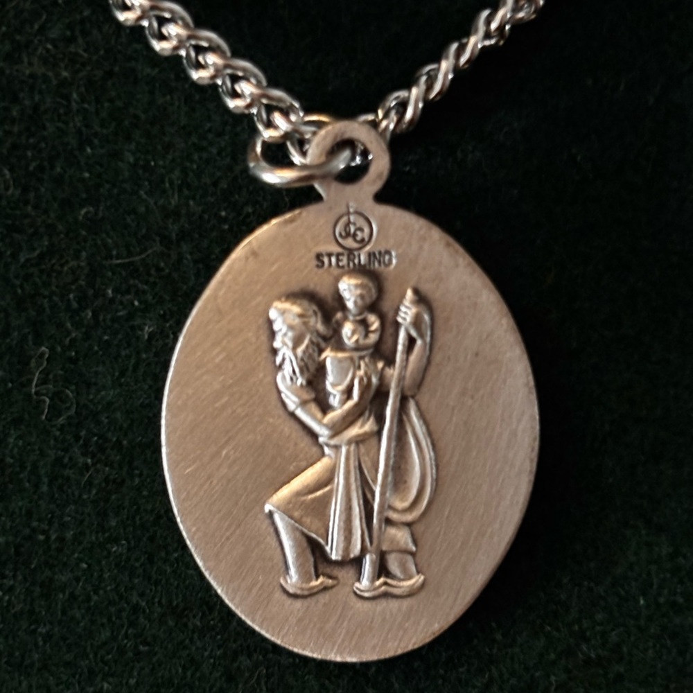Runners Protection Necklace - Picture 2 of 6
